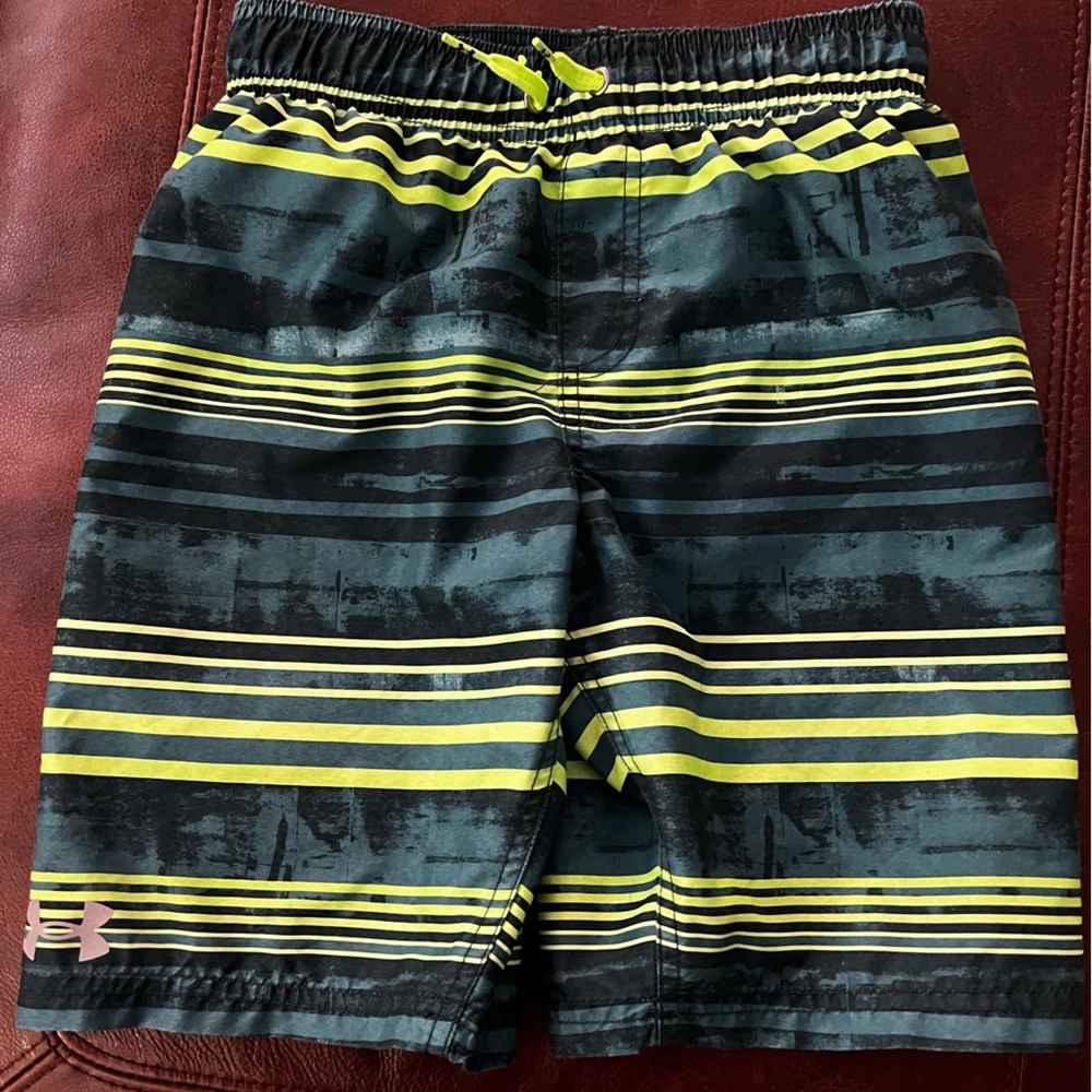 Boys Under Armour Swim Trunks. Size- youth medium. Great condition